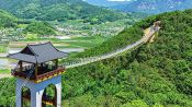 등산로에서 10분이면 도착!<br>아찔한 출렁다리의 매력