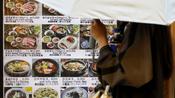 <b>“김밥 한 줄 5000원, 서민 음식 맞나”…체감 안 되는 물가 둔화</b>