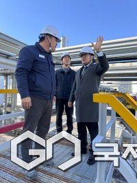 용당세관(왼쪽 3번째 문행용 세관장)이 현장 시찰을 하고 있다/제공=용당세관