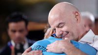 <b>"비판할 시간에 명상이나 하라" FIFA 회장, 트럼프 개입-아르헨 난투극에도 '모르쇠'.. 英 언론 "FIFA 현실과 동떨어져"</b>