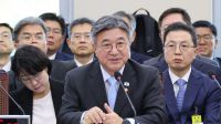 <b>국감 질의 답하는 윤호중 장관</b>