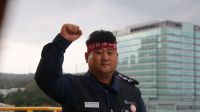 '임단협 난항' HD현대중 노조 지부장, 크레인 고공농성 돌입