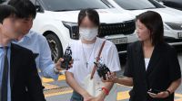 경찰 출석한 올다르크 “민주주의 지키는 대가 필요하면 기꺼이 지불”