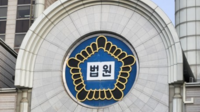<b>“화장실에 신발을 신고 들어가?” 아들 친구 때려 전치 2주…재판부가 집행유예 준 이유</b>
