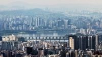 <b>달동네서 한강뷰 아파트까지…조남주가 그린 ‘가난과 부의 포트폴리오’</b>