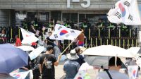 <b>“대표 필요한데”, “나섰다간 붙잡혀”… 경찰 부담에 앞장 못 서는 청년들</b>