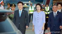 <b>李대통령, 하노이 도착…내일 韓-베트남 정상회담</b>