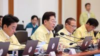 <b>李대통령, 첫 반부패정책협의회 주재…공직기강 다잡기</b>