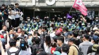 <b>“한국경찰 맞아요?” 잠실시위서 ‘중국인 몰이’ 논란…“화짱조 놀이 멈춰야”</b>