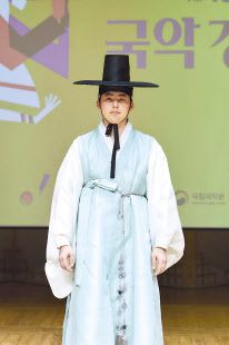 국립국악원은 제40회 온나라 국악 경연대회 대상경연 및 시상식이 5일 국립국악원 풍류사랑방에서 열렸다.