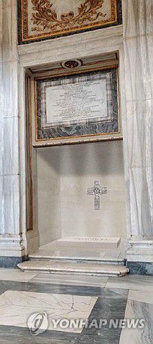 산타 마리아 마조레 대성당에 마련된 프란치스코 교황의 무덤 [EPA 연합뉴스]