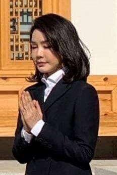 지난 17일 봉은사 방문한 김건희씨. 뉴스1