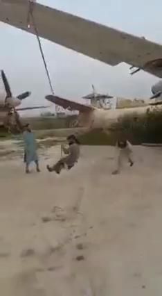 자오리젠(趙立堅) 중국 외교부 대변인이 9일 트위터에 올린 영상 캡처. [트위터 갈무리=연합뉴스]