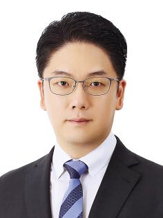 단 PC 1대만으로 1조개의 대용량 그래프 데이터를 처리할 수 있는 기술이 국내서 세계 최초로 개발됐다. 대용량 그래프 데이터는 인공지능(AI), 블록체인 등에서 주로 사용되고 있어 향후 디지털 전환 기술이 획기적으로 향상될 전망이다.