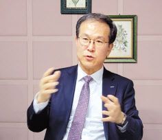 “2025년까지 세계 최초 200Gbps급 6세대(G) 통신 개념을 검증하고 초당 1000조번 연산이 가능한 지능형반도체(PIM)를 시연하겠습니다.”