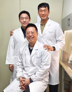 연구팀 사진. 사진 왼쪽부터 김민수, 박기선, 이강인 박사