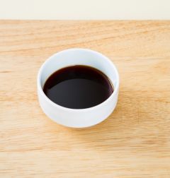 3. 분량의 양념장 재료를 섞는다. (간장 2, 식초 2, 설탕 0.5)