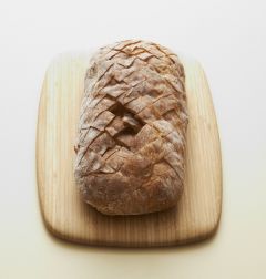 1. 유럽빵에 벌집 모양으로 칼집을 넣는다.