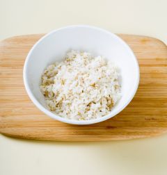 1. 밥은 소금, 참기름, 깨소금으로 간을 한다.