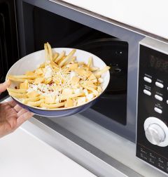 5. ④를 전자레인지에 넣어 1분~1분 30초 정도 치즈가 녹도록 익힌다.