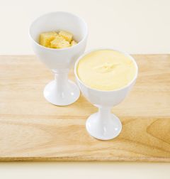 6. ⑤에 ④의 단호박 무스를 얹어 냉장고에 넣어 굳힌다.