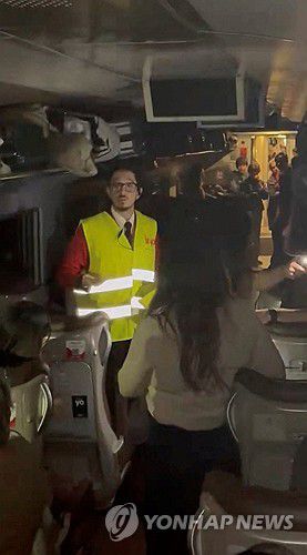 스페인 충돌 사고 고속열차 객실 내부 모습[로이터=연합뉴스. ibuprofeno600mg 엑스 계정]