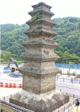 관리가 시급하다는 진단을 받은 국보 법흥사지 칠층전탑. [사진 국립문화유산연구원]