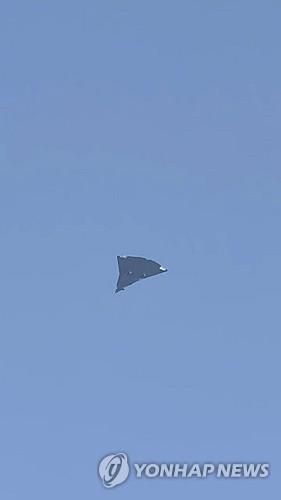지난해 12월 중국 청두 상공서 목격된 신형 전투기 추정 항공기[로이터=연합뉴스]