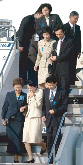 북·일정상회담 결과로 일본인 납치피해자들이 풀려나 귀국하고 있는 모습. 세계일보 자료사진