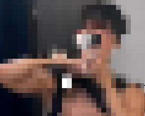 '일시정지 챌린지'를 빙자해 숨겨진 음란물. 재생 중인 영상을 일시정지해 숨어 있는 사진이 무엇인지 확인하는 챌린지에 음란 사진 등을 끼워 넣은 것이다.[이미지출처=SNS 캡처]