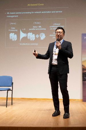 이달 초 미국 뉴욕에서 열린 ‘6G 브루클린 서밋’에서 류탁기 SK텔레콤 인프라기술 담당이 기조 연설을 하고 있다. /사진=SK텔레콤
