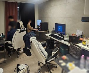 아파트를 임차해 자금세탁 전용 사무실 겸 숙소로 개조하고 주·야간조를 편성해 24시간 자금세탁소를 운영한 범죄단체가 적발됐다. 사진=서울동부지검 보이스피싱범죄 합동수사부 제공                                   아파트에서 24시간 자금세탁소를 운영한 범죄단체의 범행 구조. 사진=서울동부지검 보이스피싱범죄 합동수사부 제공