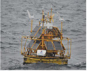 태양광패널 부착 중국 부표[국민의힘 엄태영 의원실 제공, 재판매 및 DB 금지]