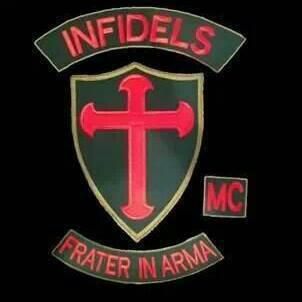 영국 BBC방송이 '미국의 반이슬람 갱단'이라고 보도한 인피델스 모터사이클 클럽의 로고. 유럽 중세 십자군 원정 당시 십자가를 상징으로 쓰고 있다. 인피델스 MC 페이스북 캡처