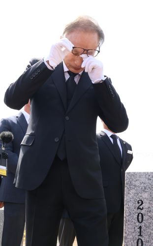 국립대전현충원 찾은 이명박 전 대통령[촬영 강수환]