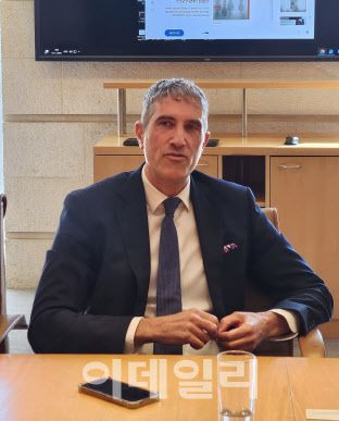 하가이 샤그리르 이스라엘 외무부 아시아·태평양국장이 발언하고 있다.