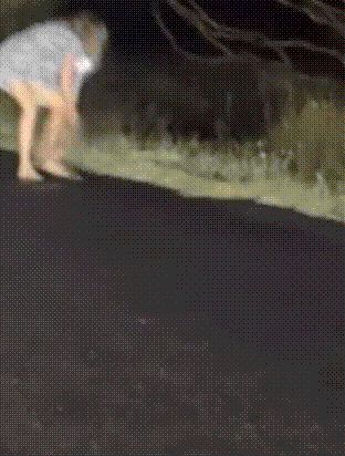 존스가 웜뱃을 들고 카메라쪽을 향해 달려오고 있다. /인스타그램