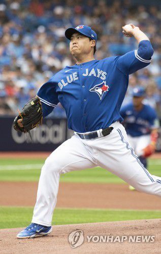 류현진, 승리 요건(토론토 캐내디안 프레스/AP=연합뉴스) 토론토 블루제이스 왼손 선발 류현진이 14일(한국시간) 캐나다 온타리오주 토론토의 로저스 센터에서 열린 미국프로야구 메이저리그 시카고 컵스와의 홈 경기에 선발 등판해 역투하고 있다.