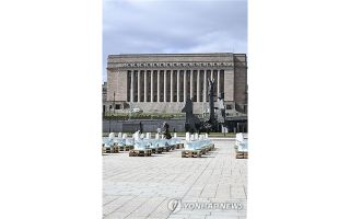국회의원 변기에 대변 남겼다...핀란드 발칵 뒤집은 '러시아 공작'