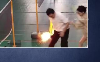 "배드민턴 치다가 바지에 불이 '펑'!"...휴대전화가 돌연 발화