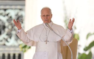 트럼프 겨냥했나···교황 “기독교인은 폭탄 던지는 편에 서지 않아”