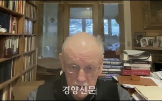 매코이 교수 “제국의 쇠퇴가 늘 그랬듯이…불안정하고 허영심 넘치는 지도자가 미 패권 붕괴 앞당겨”