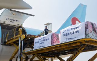 한국이 보낸 생수에 “변기 내리는 물”···일본의 ‘혐한’은 어떻게 일상이 됐나