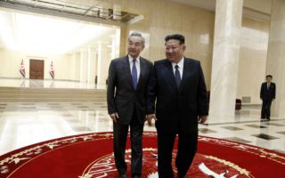 왕이, 시진핑 메시지 전달했나…김정은 "中과 교류·소통 강화"