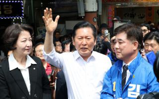 모란시장 찾은 정청래 대표