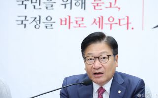 국정감사대책회의에서 발언하는 정점식 원내대표