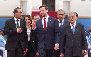 美-이란 협상, 자정 넘겨 6시간째…"호르무즈 이견에 교착"