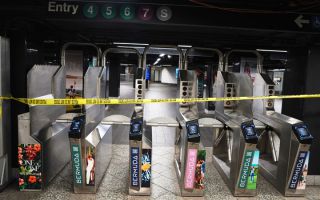 뉴욕 지하철서 '마체테' 난동으로 노인 3명 부상…현장 사살