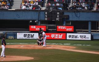 "무좀, 무조날로 아웃"…한미약품, 잠실 야구장서 광고