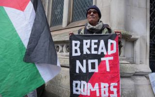 "폭탄 말고 빵을"